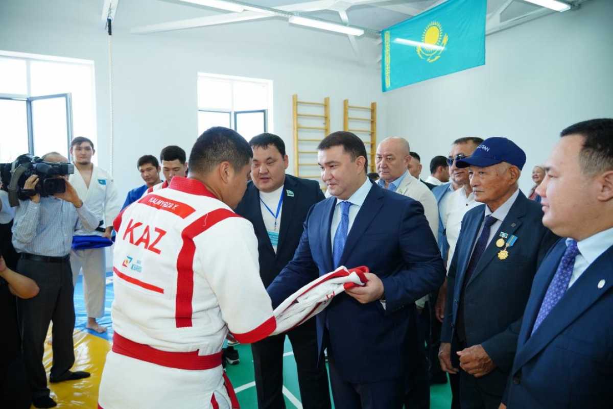 В Астане в преддверии Дня Конституции открыли новую аллею