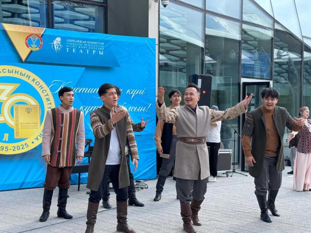 Вечер песен и размышлений: в Астане отметили юбилей Конституции