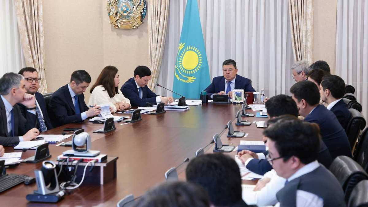 Канат Бозумбаев поручил акиматам ускорить подготовку карт модернизации энергетики и ЖКХ