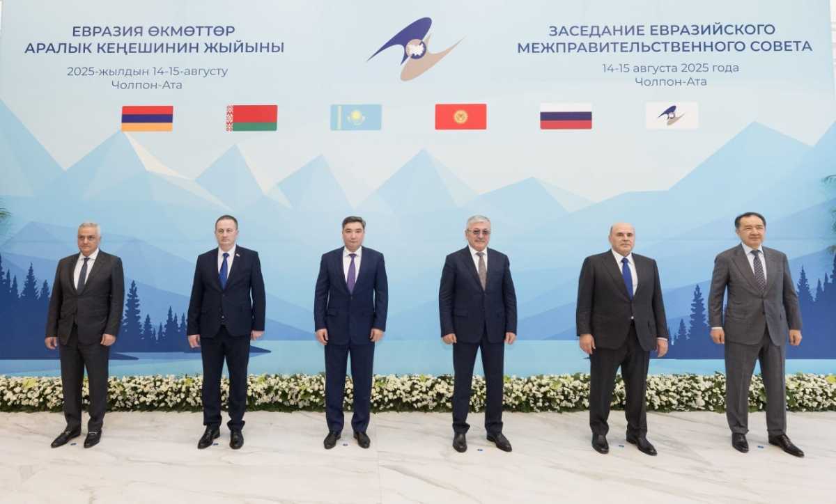 Премьер-министр Казахстана принял участие в заседании ЕМПС в узком формате в Чолпон-Ата