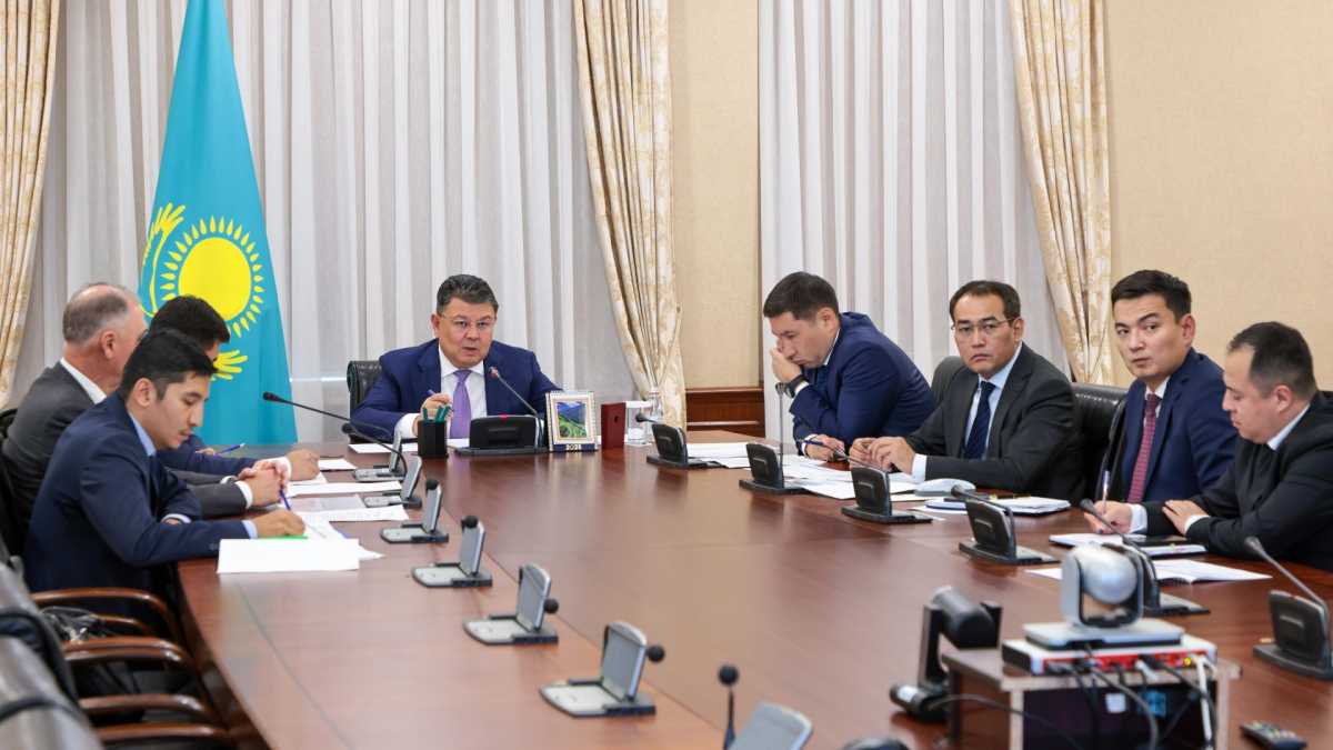 «До начала холодов остается два месяца»: Канат Бозумбаев потребовал ускорить строительство водоводов в регионах Казахстана