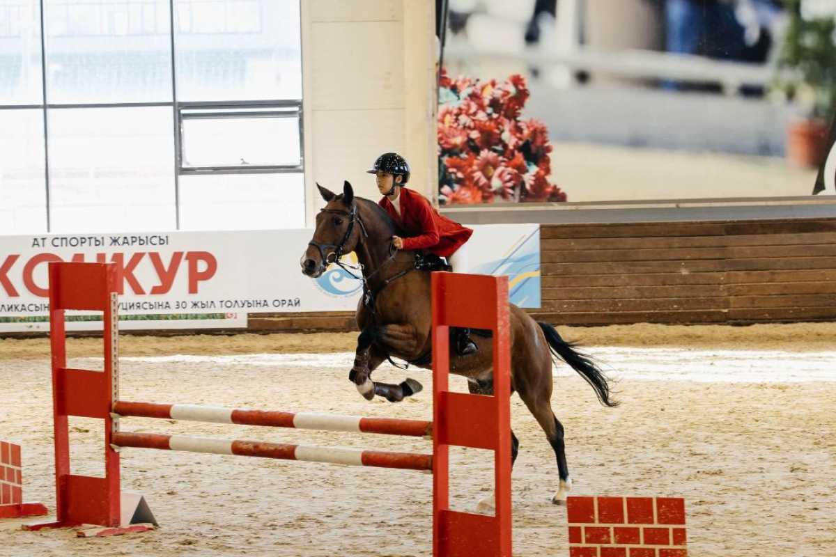 В Астане проходит Открытый чемпионат по конному спорту, посвященный 30-летию Конституции