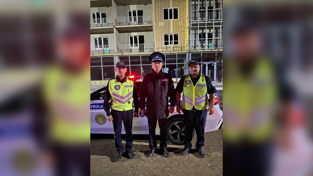 В Уральске спасли мужчину, находившегося на крыше многоэтажки