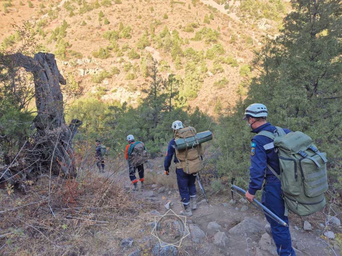 В горах Туркестанской области завершились поиски туристов: один погиб, другой спасён