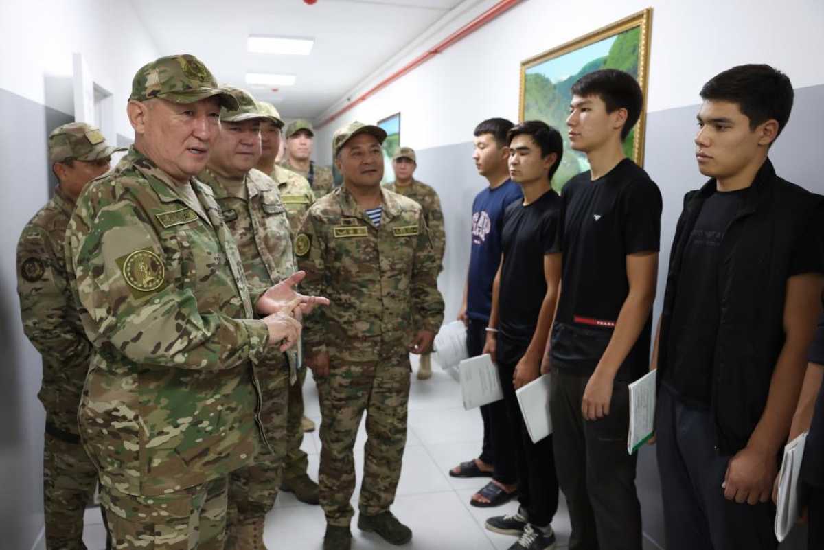 Министр обороны РК проверил боевую готовность и условия службы в Шымкентском гарнизоне