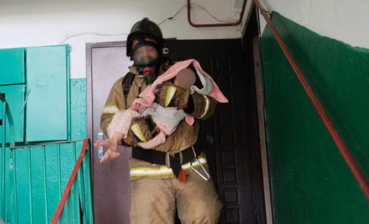 30 человек эвакуировали из-за пожара в многоэтажке в Актюбинской области