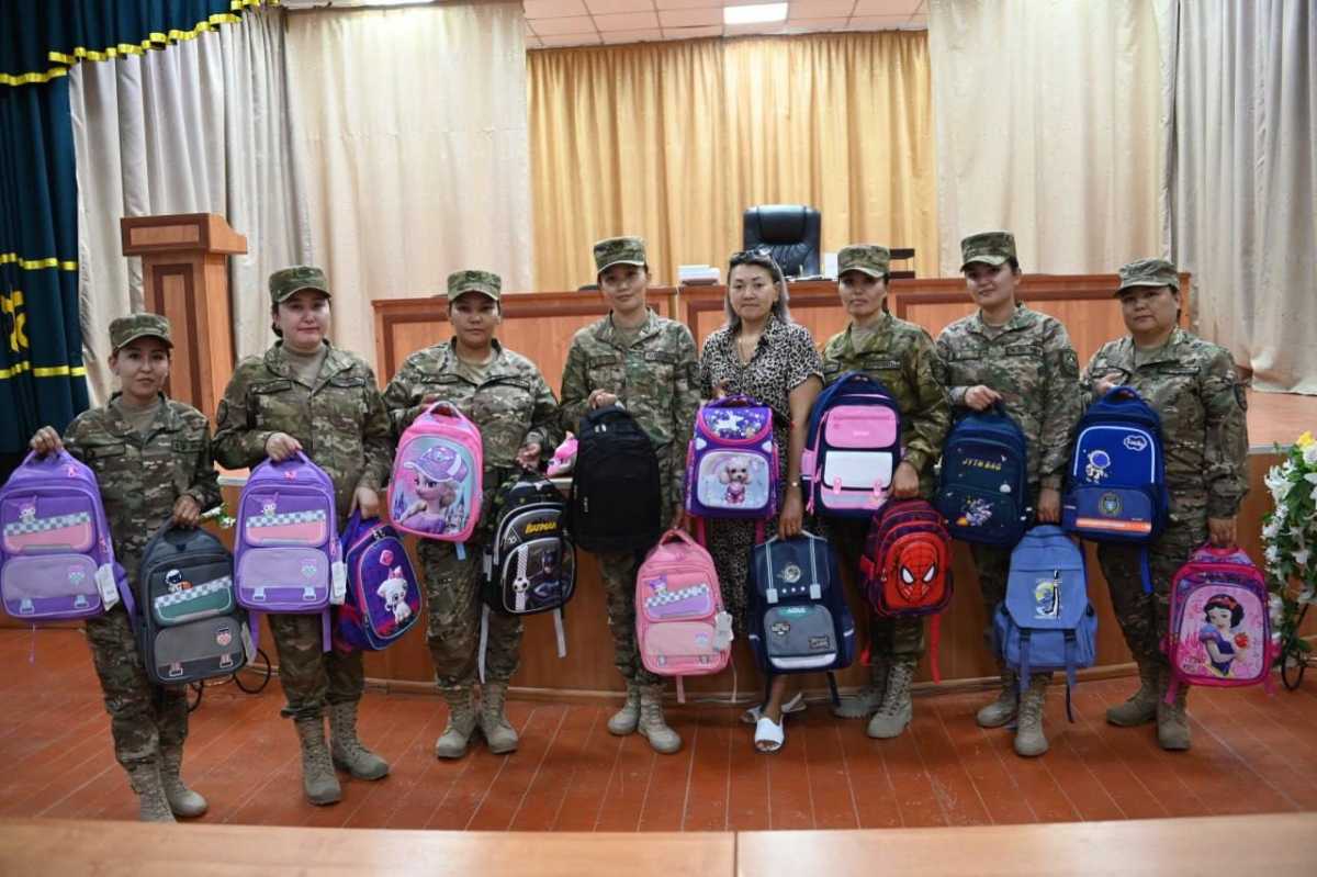 «Дорога в школу»: 1700 детей казахстанских военнослужащих получили помощь