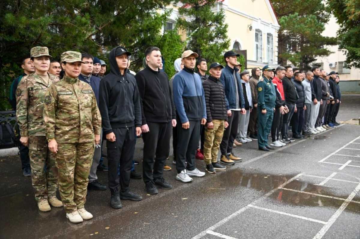 Педагоги, предприниматели, госслужащие: 90 военнообязанных призвали на воинские сборы в Астане
