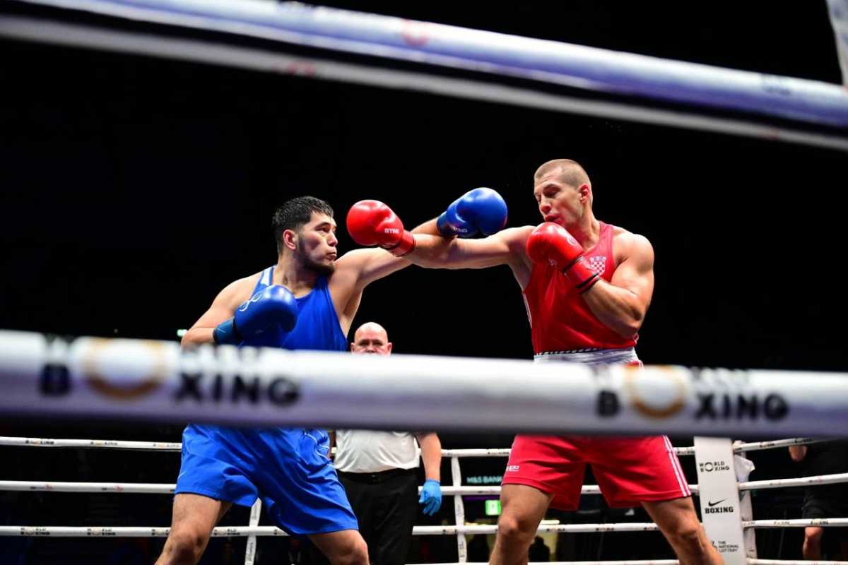 Айбек Оралбай гарантировал себе медаль Чемпионата мира по боксу