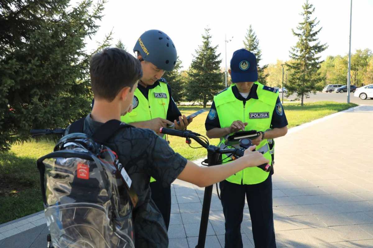 В Астане усилили контроль за водителями электросамокатов