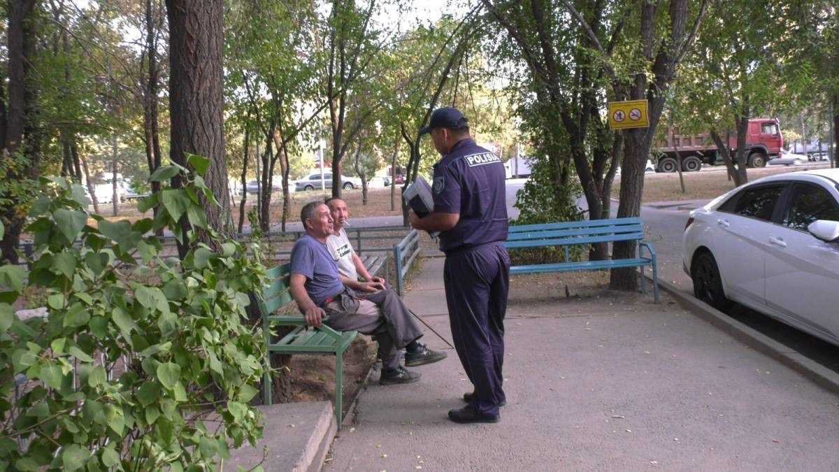 В Алматы полицейские проверили десятки тысяч квартир