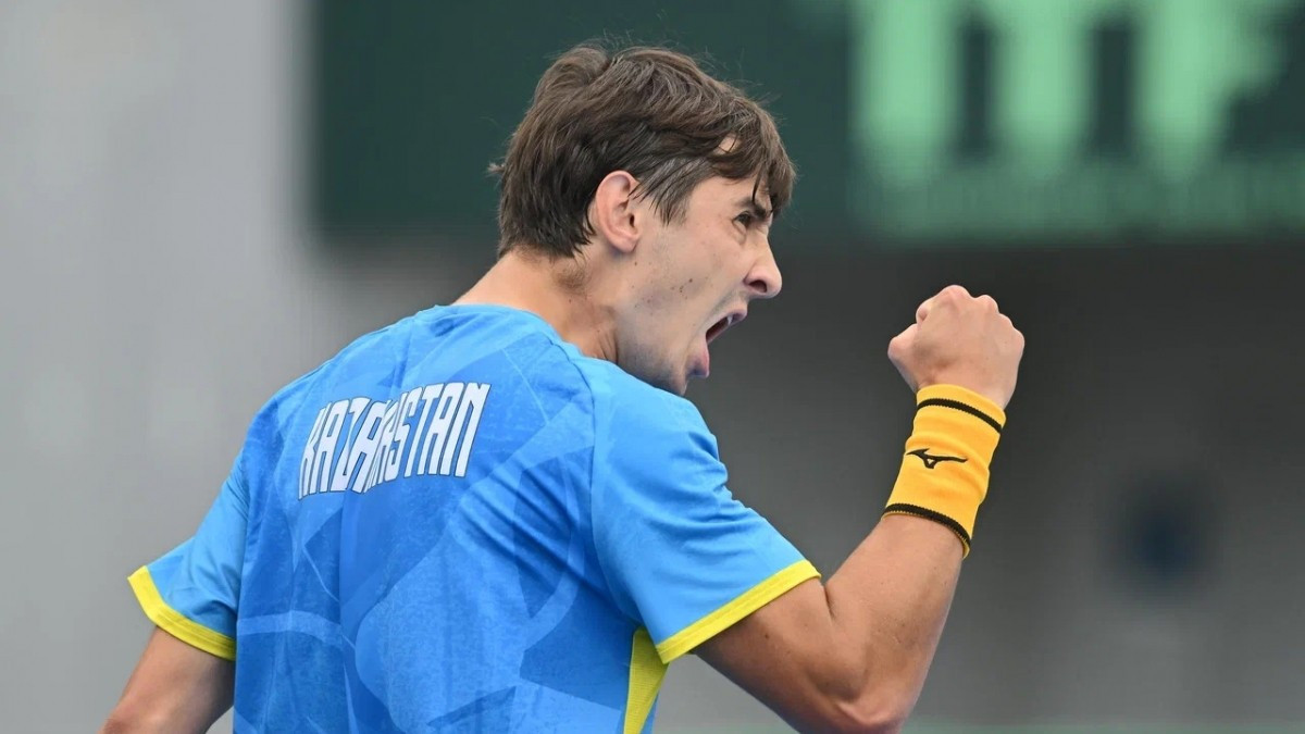 Казахстанские теннисисты стартовали с победы в матче Кубка Дэвиса