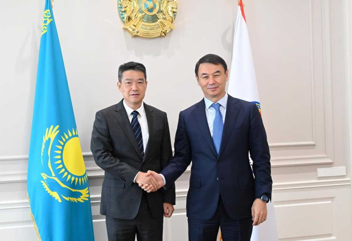 Аким Алматы Дархан Сатыбалды встретился с вице-мэром Шанхая Чжан Я Хуном