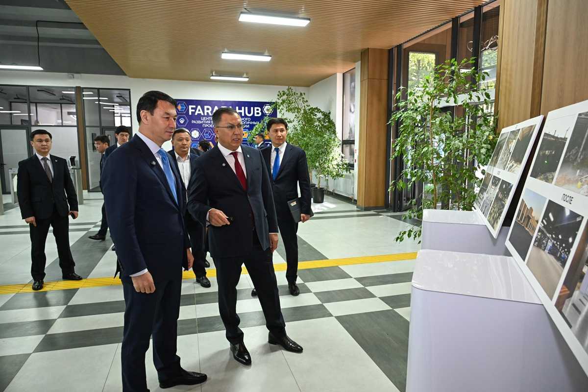 Аким Алматы ознакомился с научной инфраструктурой КазНУ имени аль-Фараби