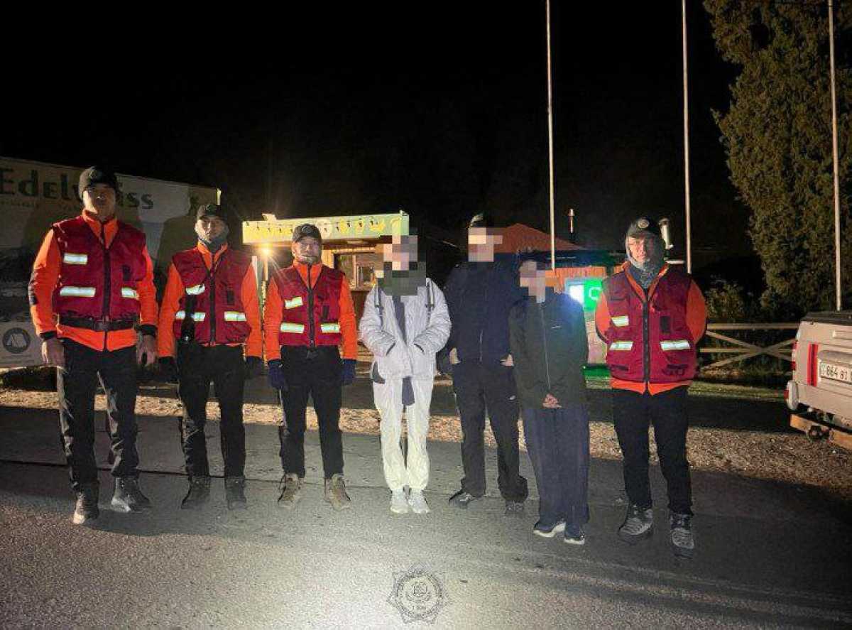 Троих туристов спасли в горах Заилийского Алатау