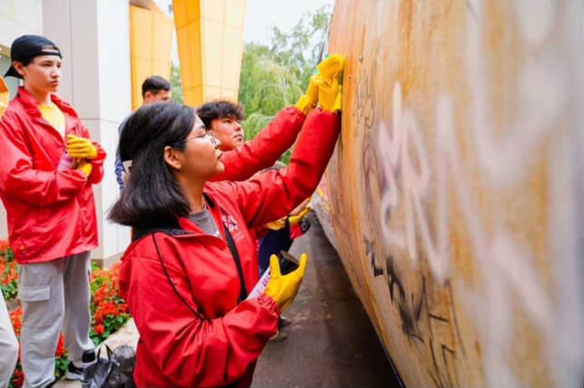 Закладчики, граффити и фейковые сайты: в Астане ежедневно блокируют наркорекламу