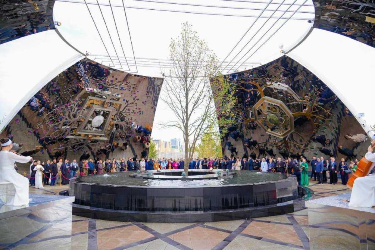Парк мира и согласия открыли участники Съезда лидеров мировых и традиционных религий в Астане