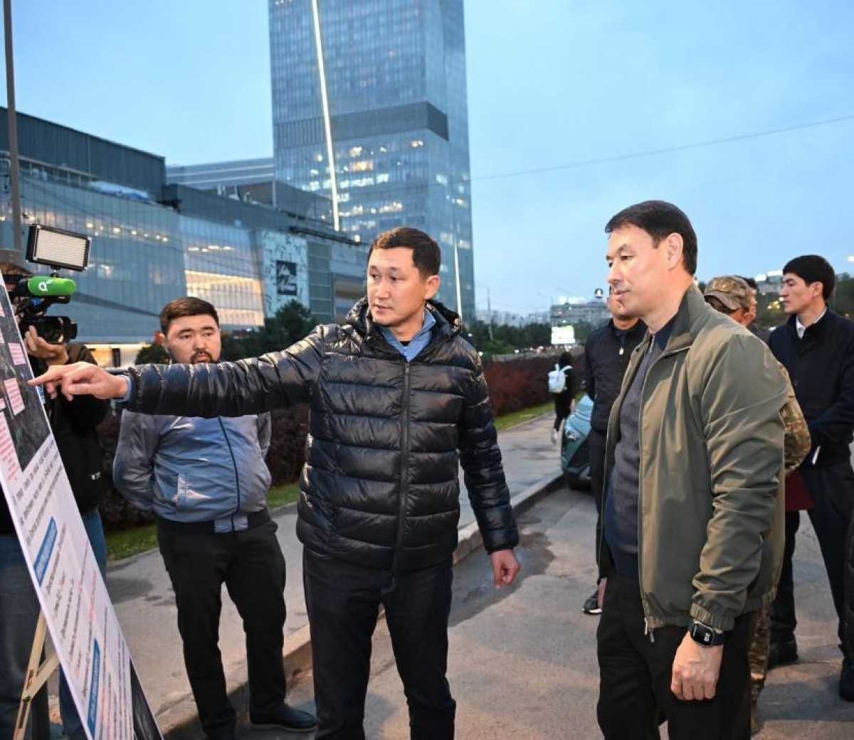 Дархан Сатыбалды объявил выговор акимам Ауезовского и Медеуского районов