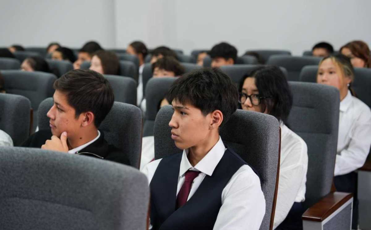 Министерство транспорта продолжает профориентационную работу среди школьников