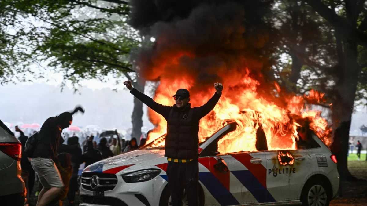Более 30 человек задержали после беспорядков в Гааге
