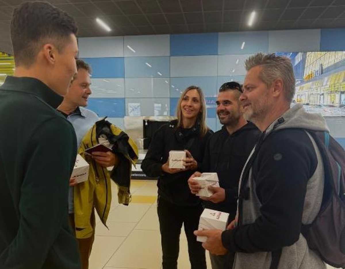 Более 5 тысяч гостей получили алматинские апорты в аэропорту в честь Дня города