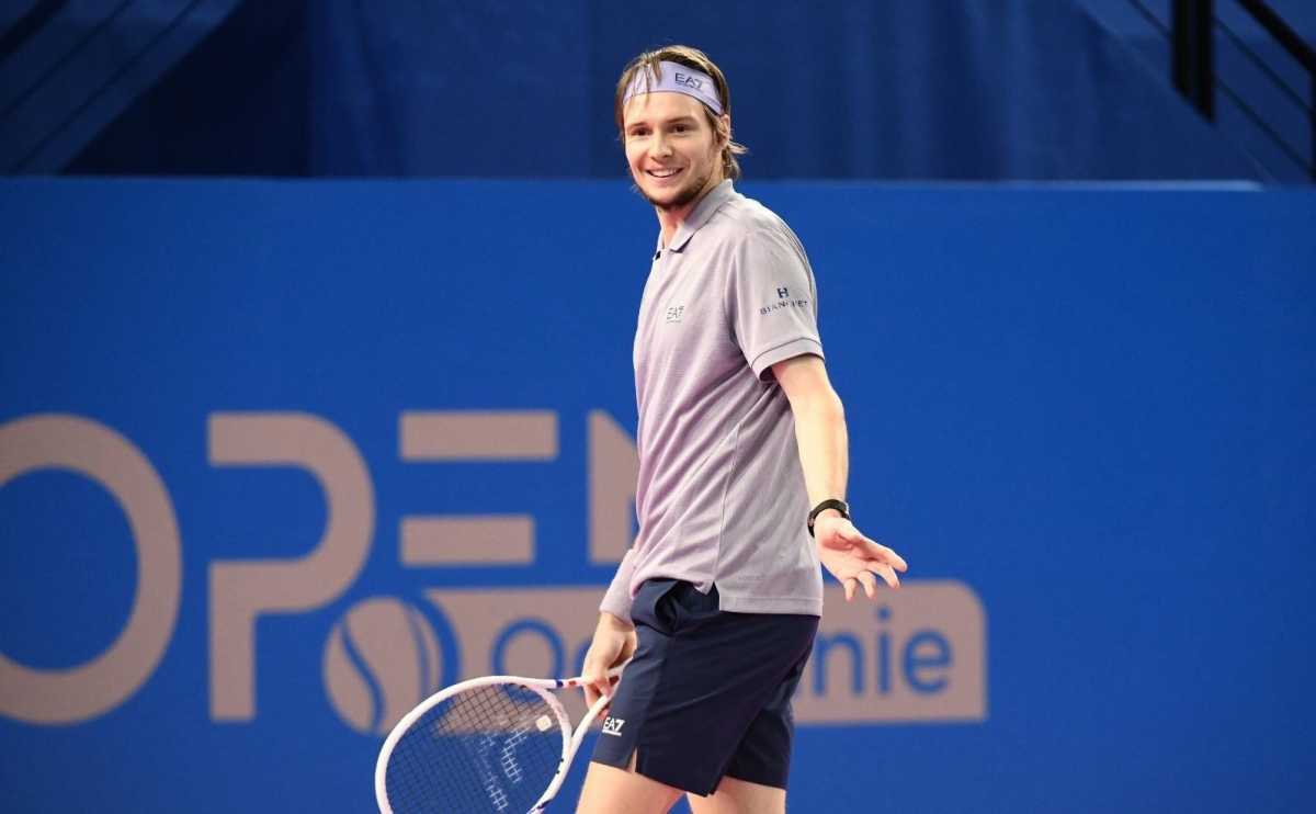 Александр Бублик пробился в полуфинал теннисного турнира в Китае