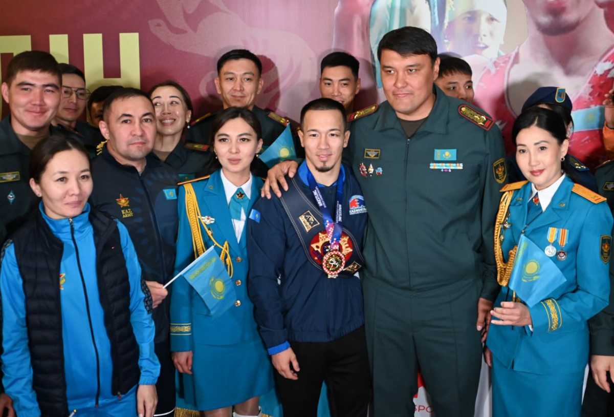 Историческое «золото»: в аэропорту Астаны встретили чемпиона мира по греко-римской борьбе Айдоса Султангали