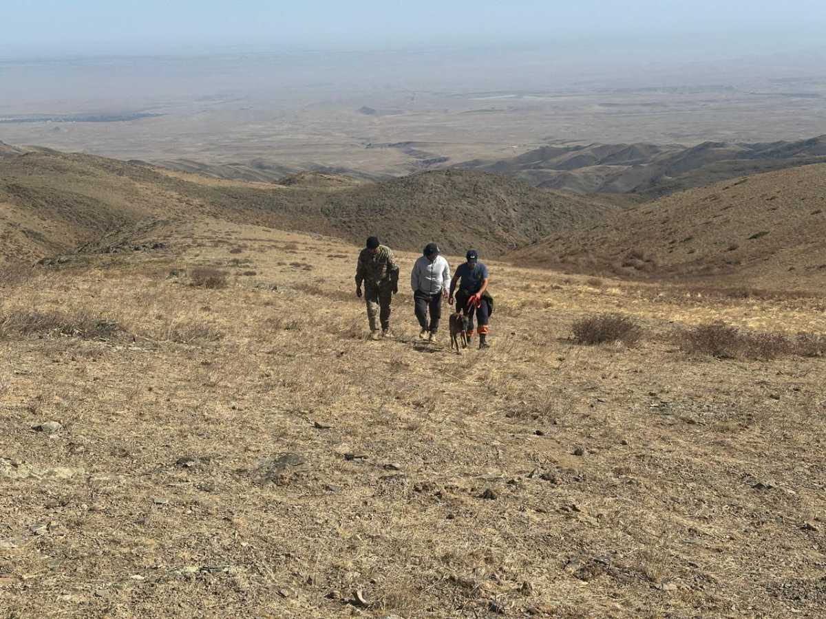 В Жамбылской области спасатели нашли заблудившегося в горах мужчину