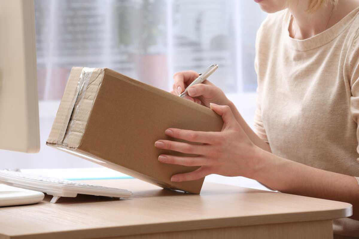 Казахстанцы временно не смогут отправлять посылки в США