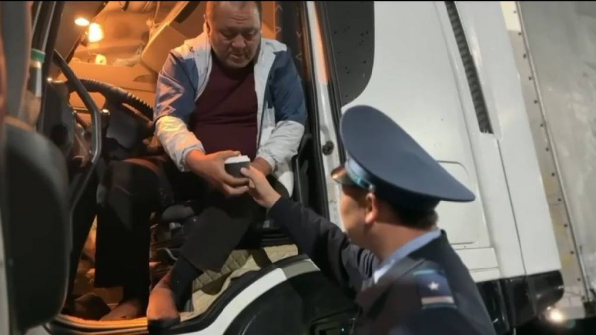 Более 10 сонных водителей остановили на трассе в Жетысуской области