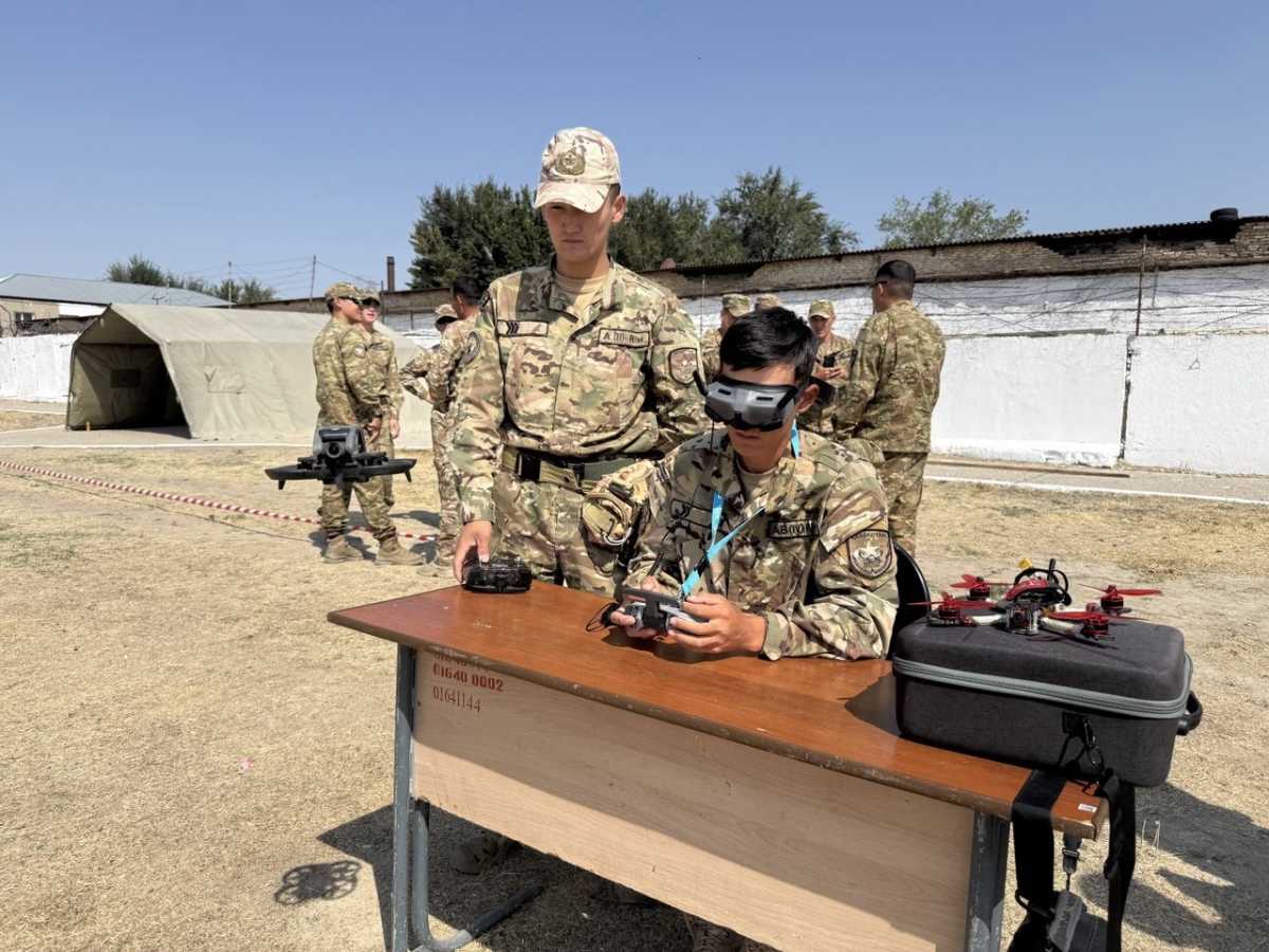 «Битва дронов»: в Таразе прошли зрелищные армейские соревнования операторов беспилотников