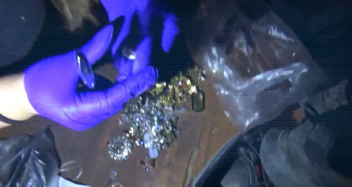 Разбой на 500 млн тг: трое мужчин в масках ограбили дом предпринимателя в Алматы