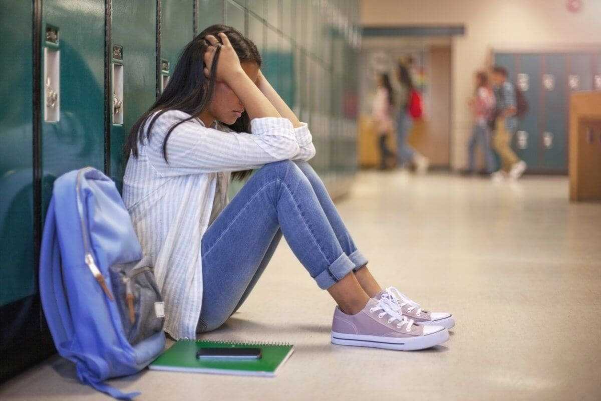 Казахстанка из ревности истязала 16-летнюю девочку