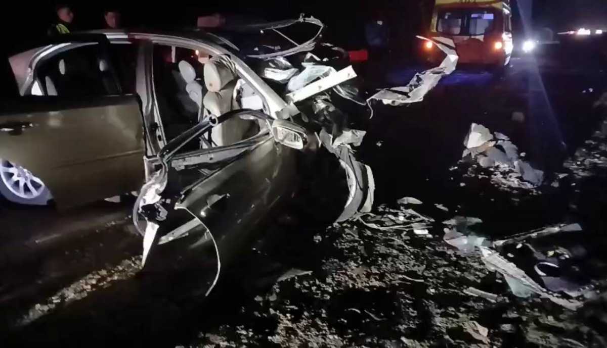 Восемь человек погибли в жутком ДТП на трассе в Алматинской области