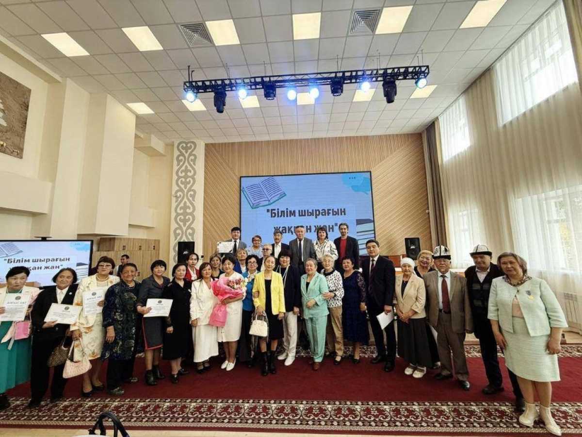 В Астане чествовали учителей-ветеранов