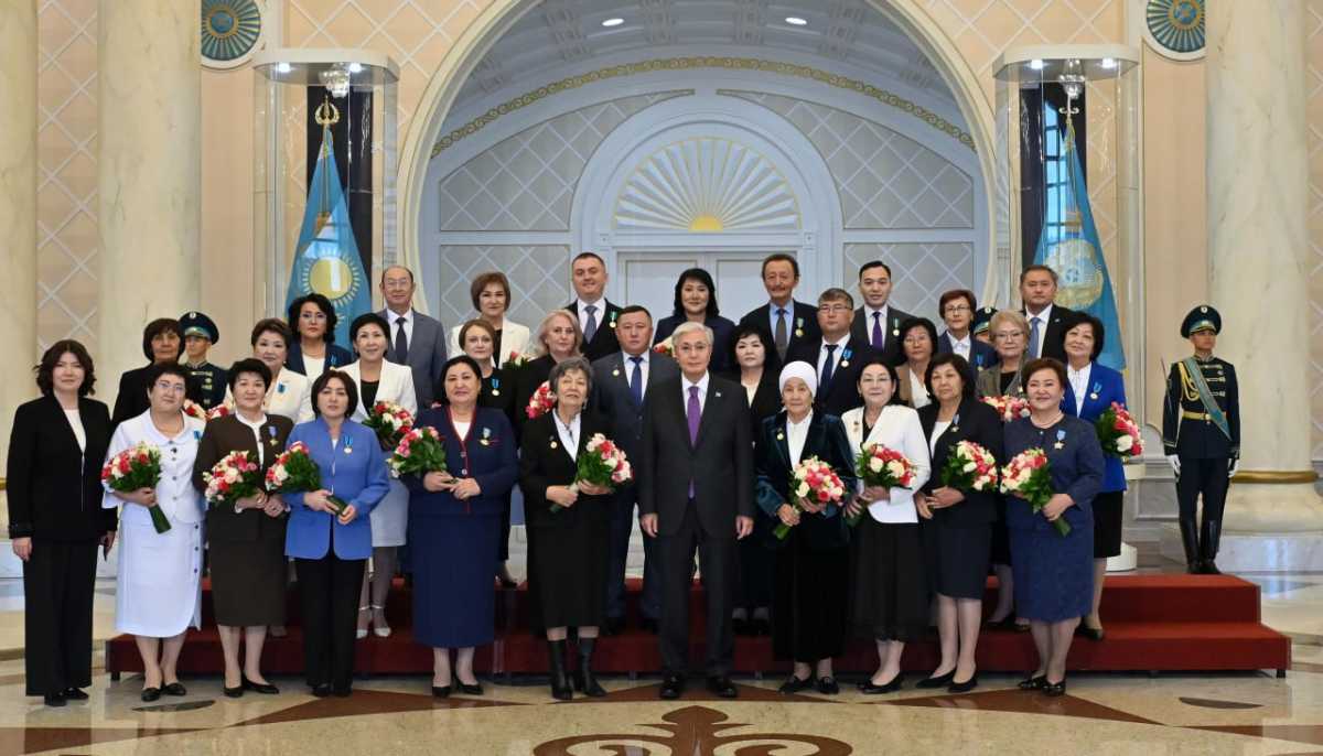 Касым-Жомарт Токаев наградил казахстанских учителей