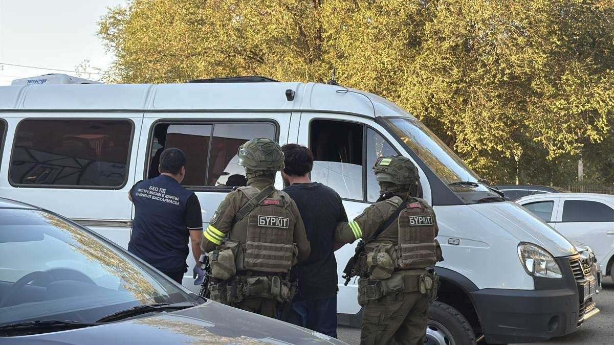 В ЗКО задержали братьев, обманувших пенсионерку на 830 тысяч тенге