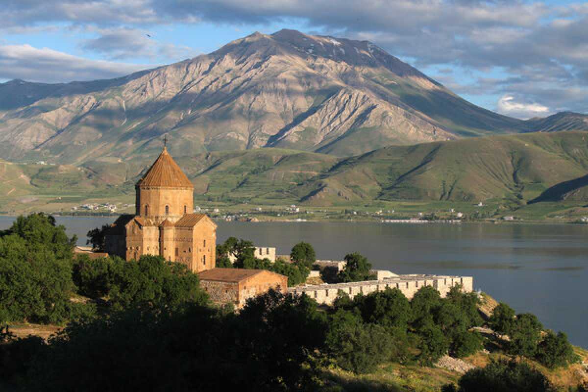 Казахстанцы смогут посещать Армению по удостоверению личности