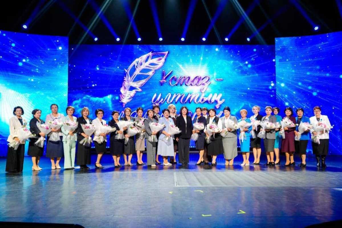 «Ұстаз – ұлттың шамшырағы»: в Астане наградили педагогов