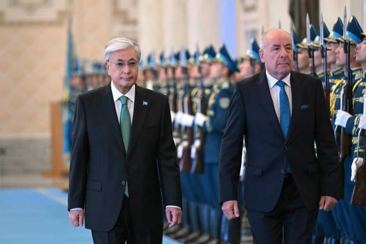 Президента Венгрии торжественно встретили в Акорда – фото