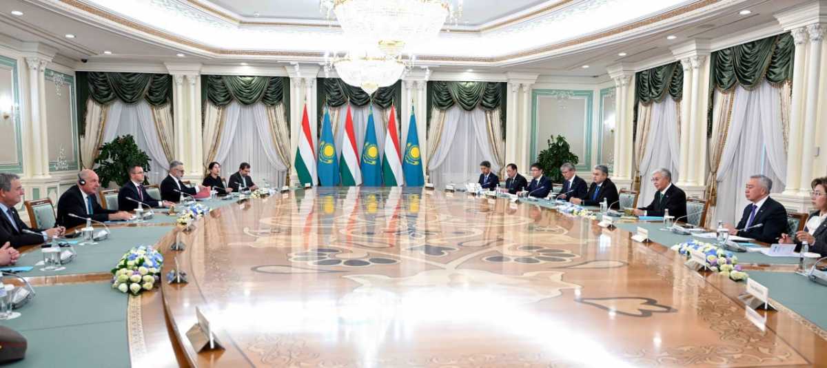 Касым-Жомарт Токаев и Тамаш Шуйок провели переговоры в расширенном формате
