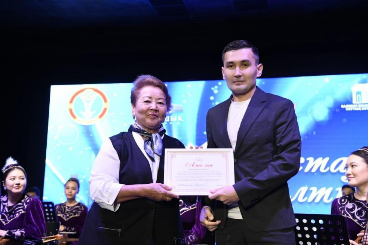 «Учитель – светоч нации»: педагогов чествовали на праздничном вечере в Астане