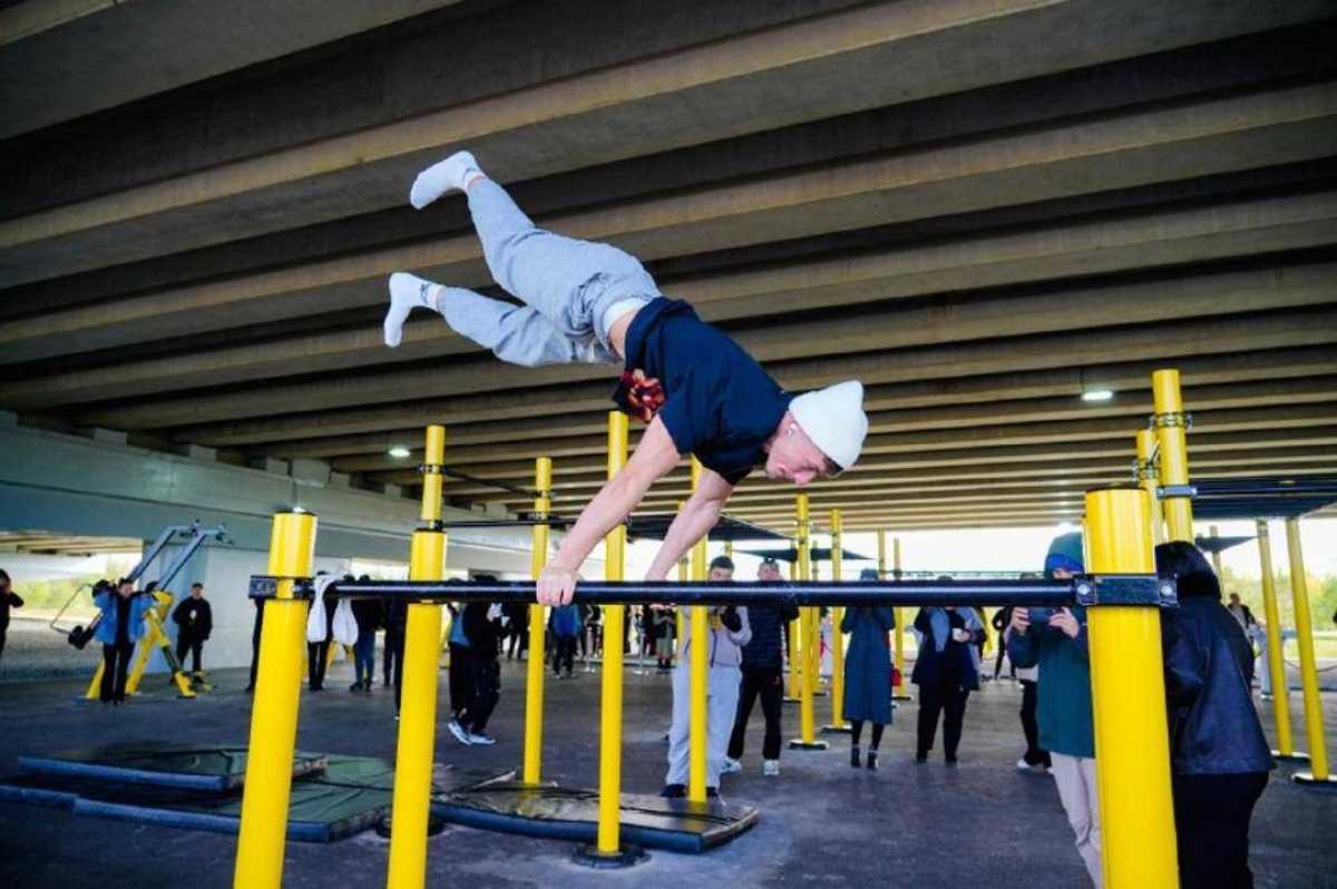 Новое современное общественное пространство открыли под мостом в Триатлон парке Астаны