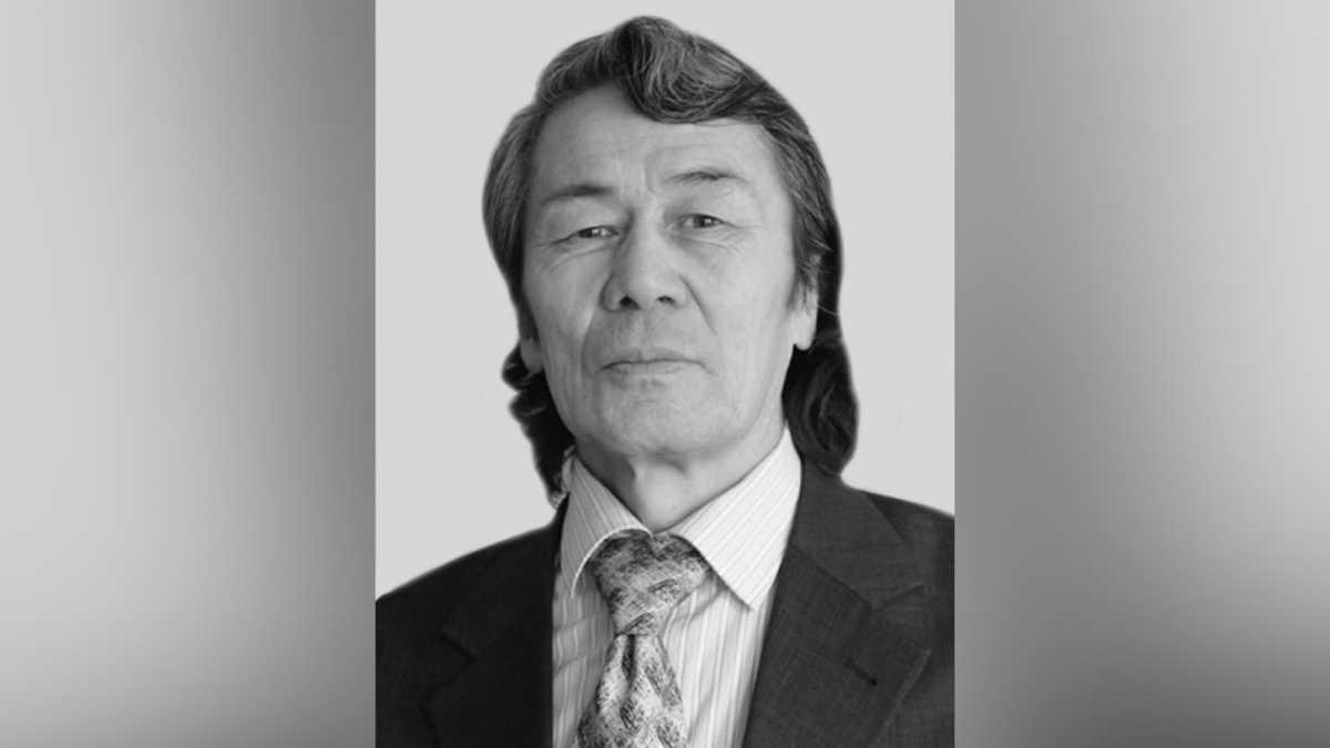 Умер известный казахстанский писатель и журналист Еркин Жаппасулы