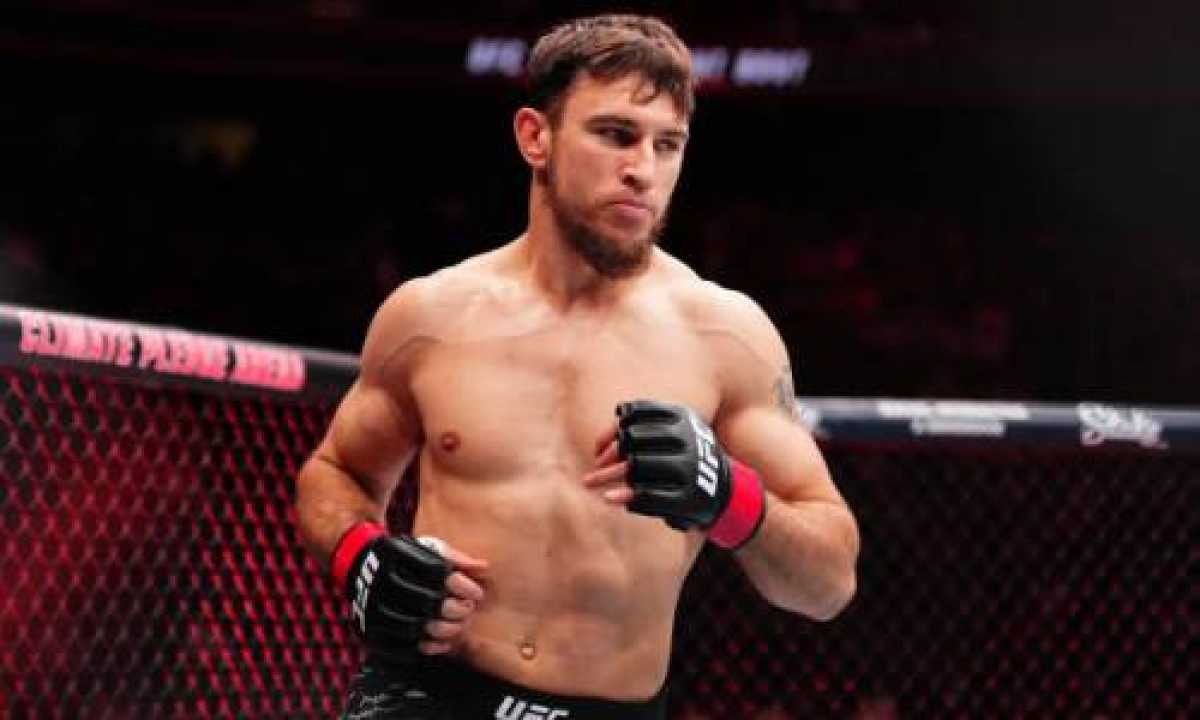 Полным разгромом закончился бой казахстанца с соперником из США в UFC