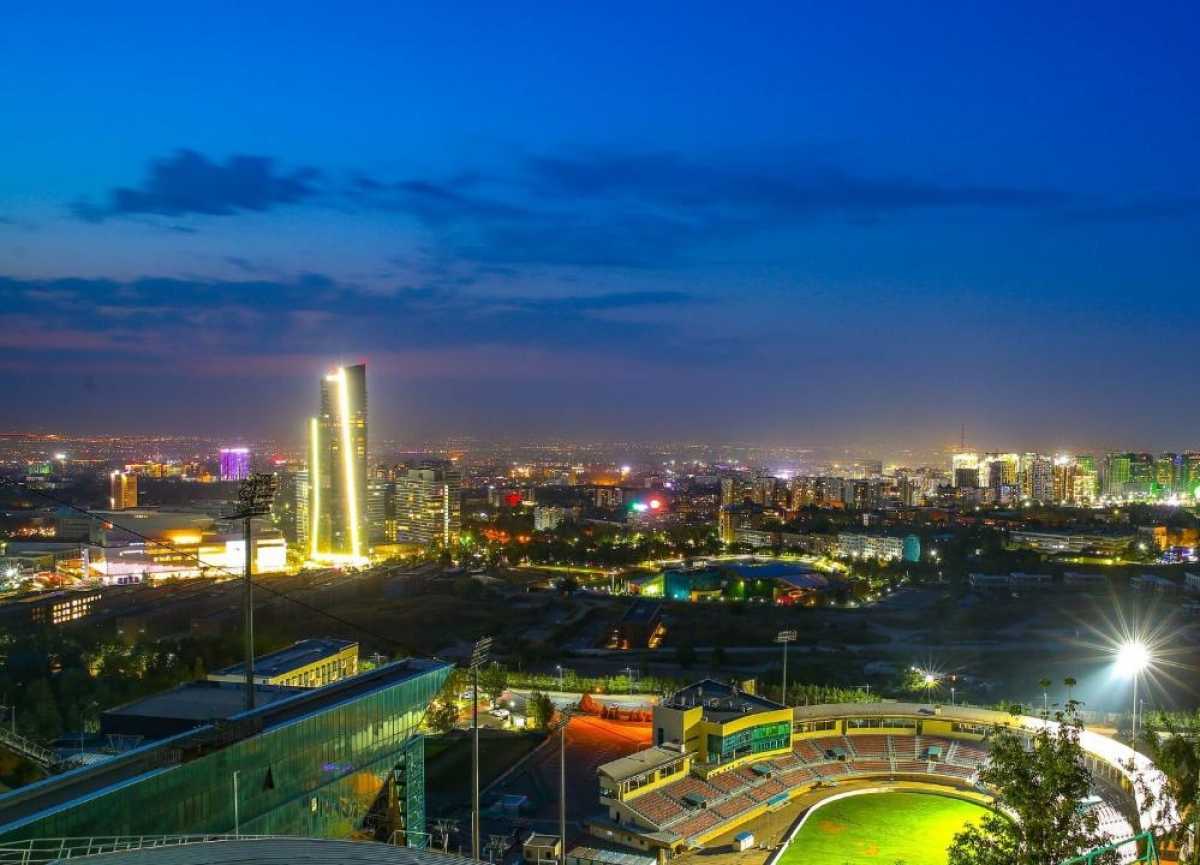 В Алматы до конца года планируют обновить более тысячи светильников