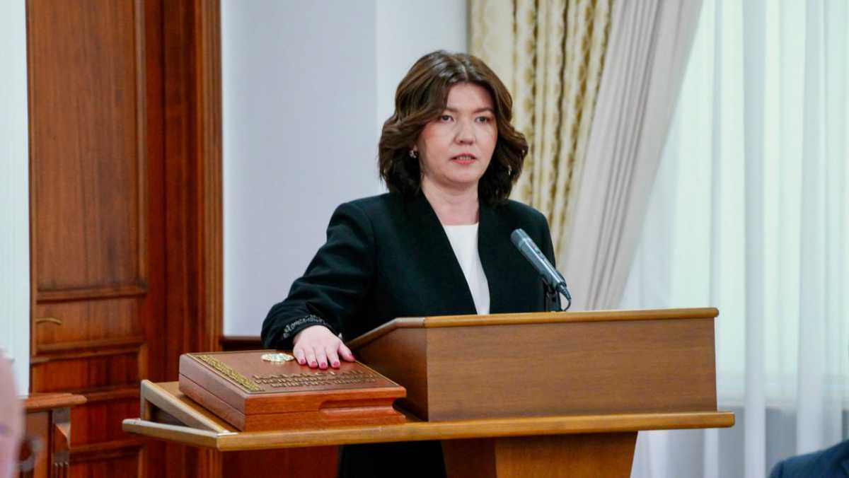 Глава Минпросвещения Казахстана принесла присягу в Правительстве