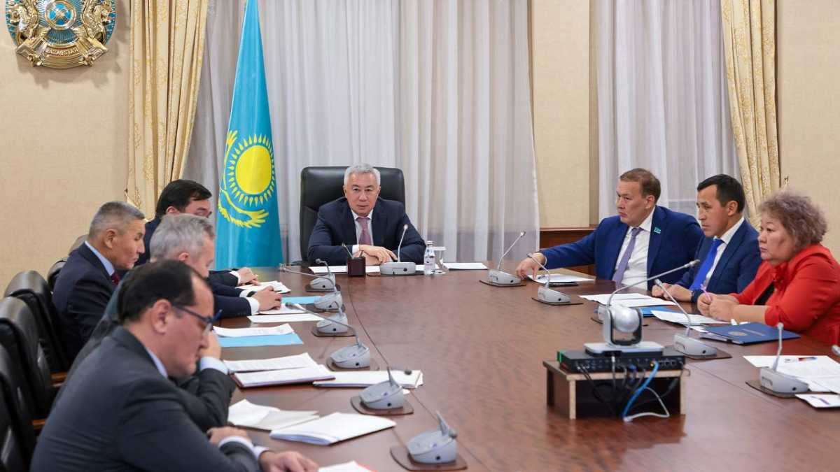 Казахстан поднимет вопрос заторов на границе с Россией на площадках ЕЭК и Межправкомиссии
