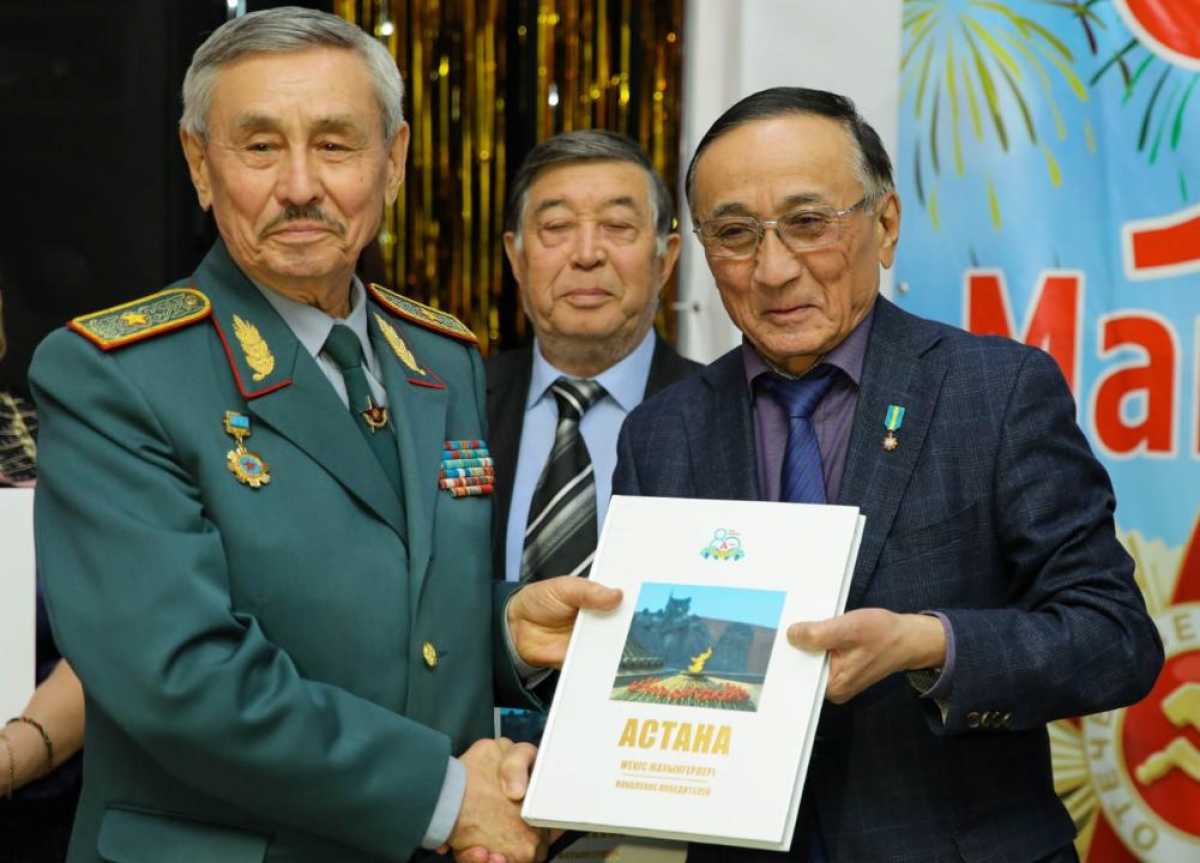 Ветераны передадут книгу «Астана. Поколение победителей» в библиотеки школ