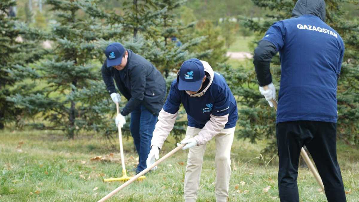Более 150 тысяч жителей вышли на общегородской субботник в Астане